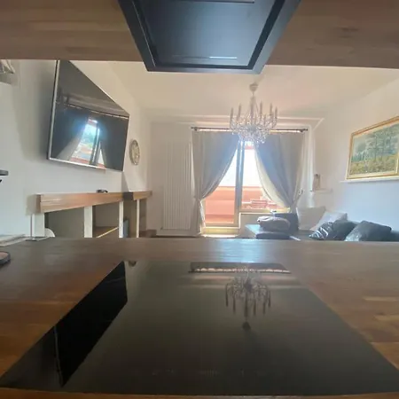 L Attico Sul Fiume Center Home Daire *